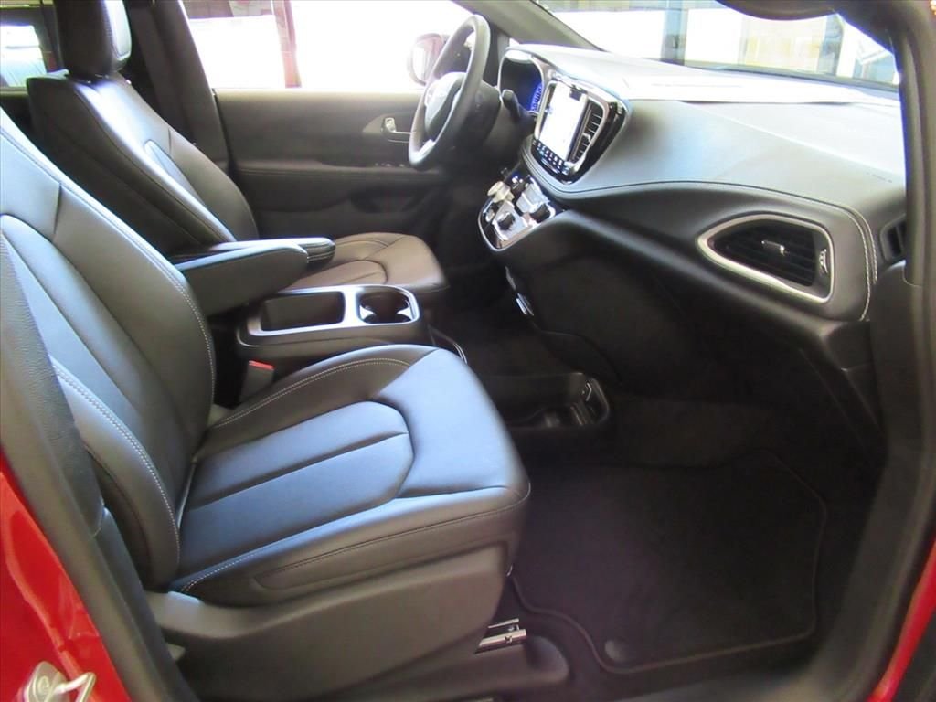 2026 Chrysler Pacifica Select - Photo 7