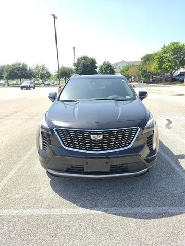 Pre-Owned 2022 Cadillac XT4 Premium Luxury