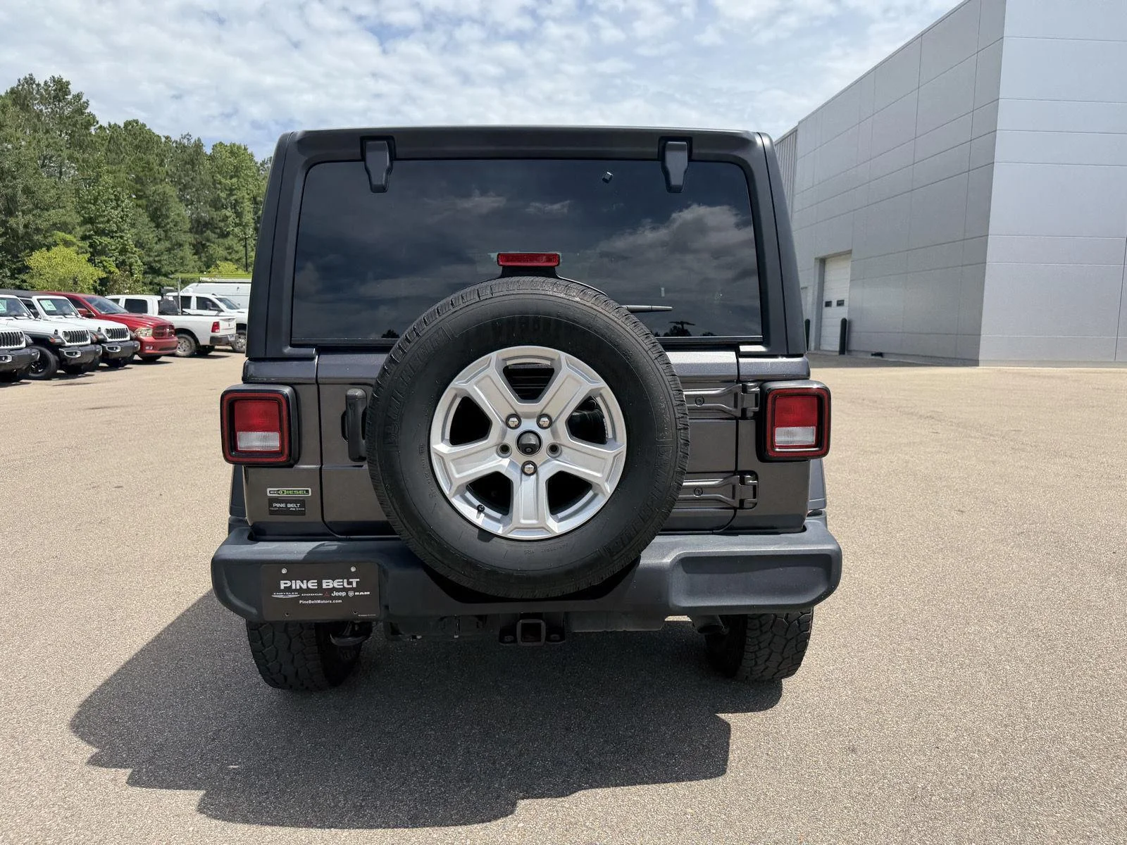 Used 2020 Granite Crystal Metallic Clearcoat Jeep Sport S image 5