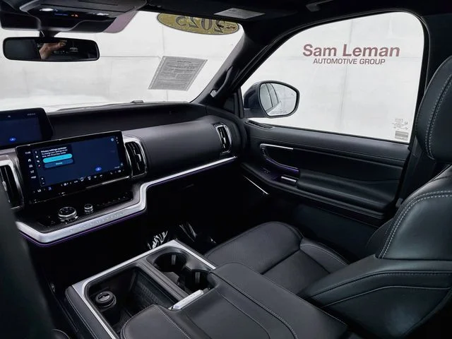 Used 2025 White Metallic Ford Platinum image 25