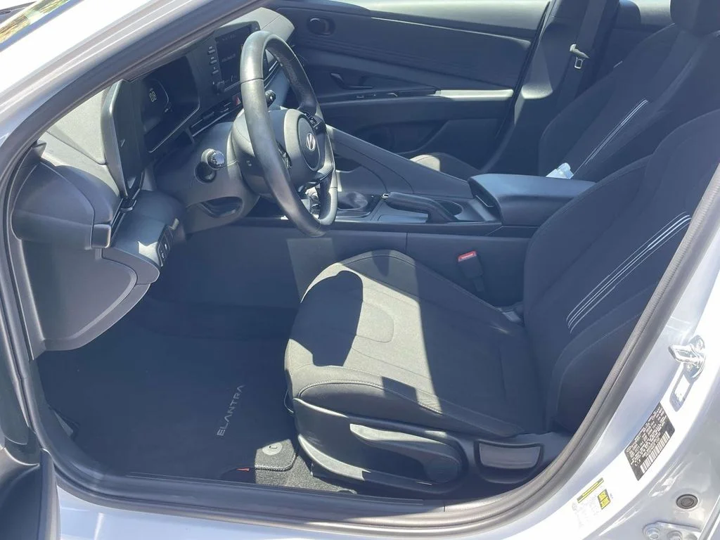 Certified Used 2025 White Hyundai SEL Sport image 14