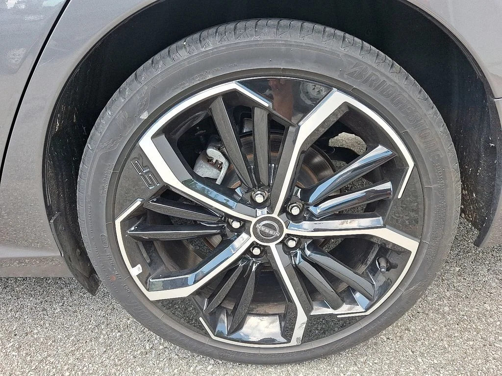 Used 2025 Gray Nissan 2.5 SR image 7