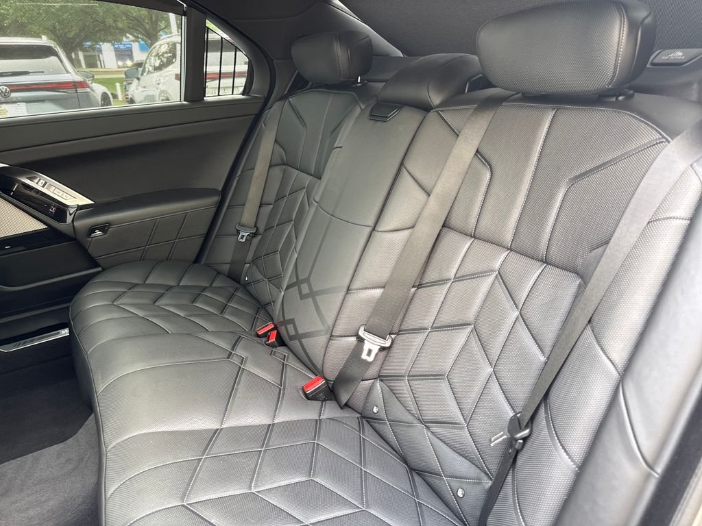 2025 BMW 7 Series 740i - Photo 22