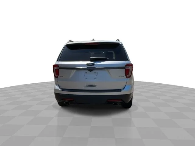 Used 2018 Silver Ford XLT image 7