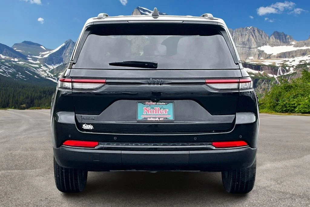 Used 2024 Black Jeep Altitude image 4