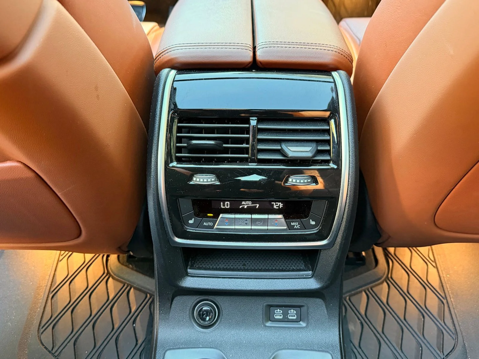 Used 2024 Skyscraper Gray Metallic BMW xDrive40i image 17