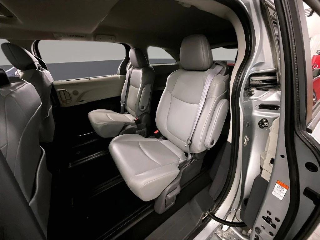 Used 2021 Silver Toyota XLE image 30
