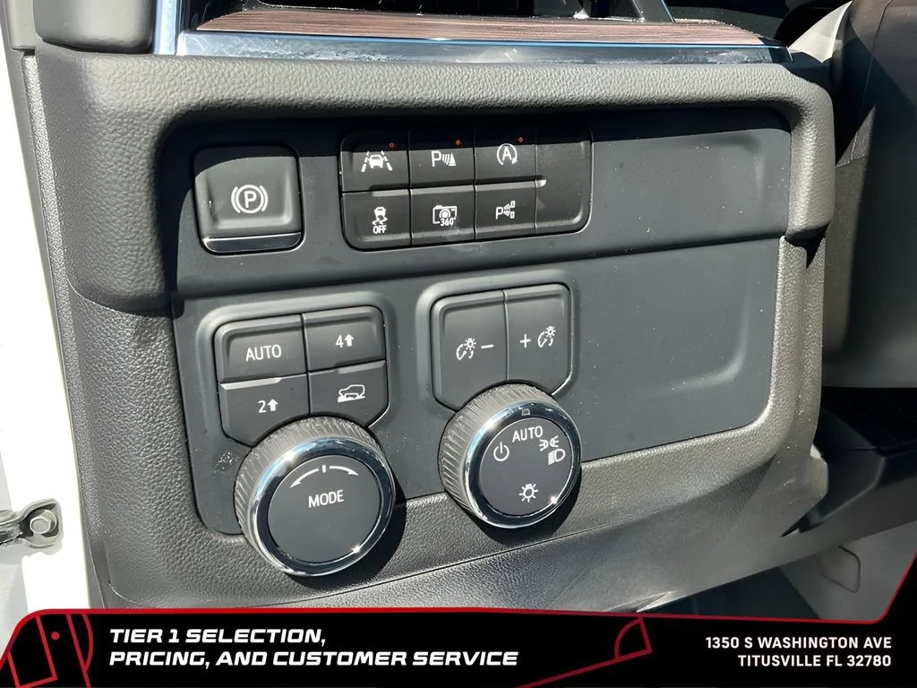 Used 2025 Summit White Chevrolet LT image 20