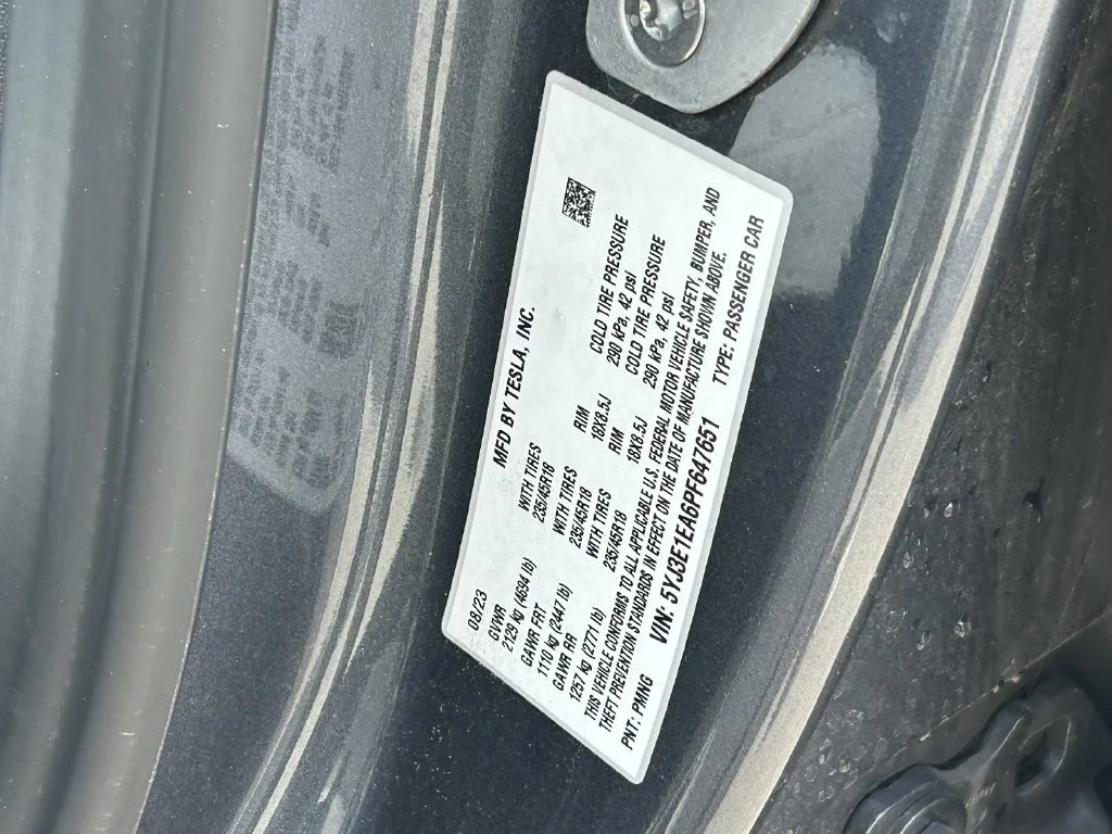 Used 2023  Tesla Base image 30