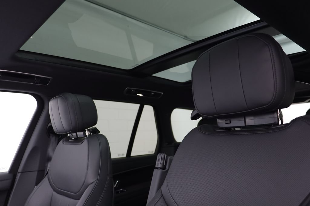New 2026 Icy White Satin LAND ROVER SE image 15