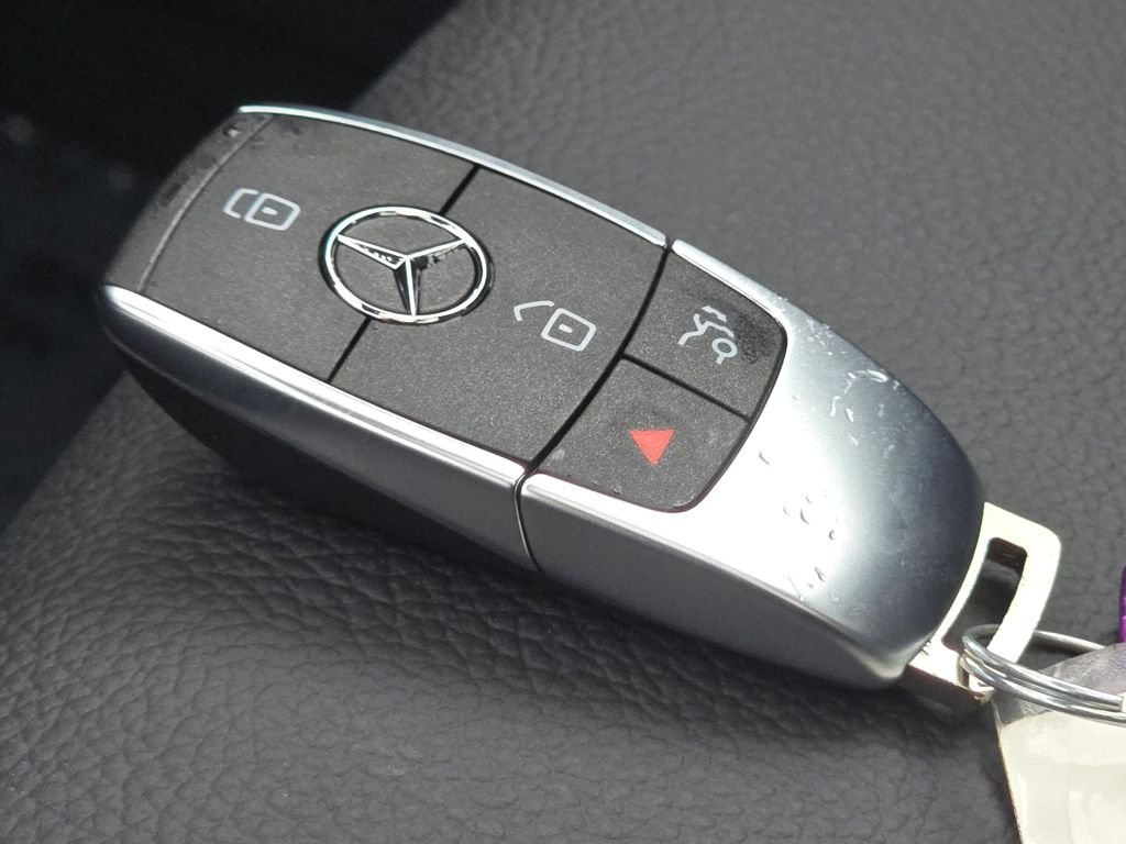 New 2026 Night Black Mercedes-Benz GLB 250 image 39