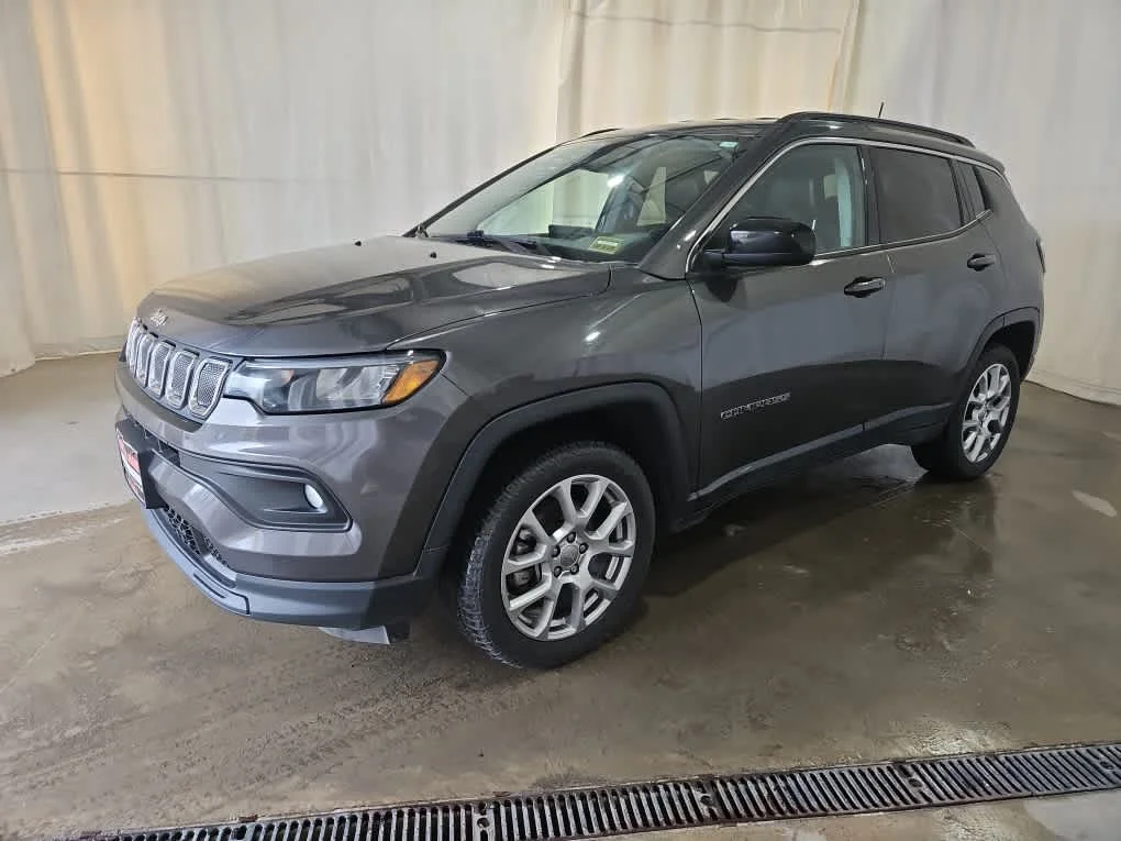 Used 2022 Jeep Compass Latitude Lux with VIN 3C4NJDFBXNT197398 for sale in Oakland, ME