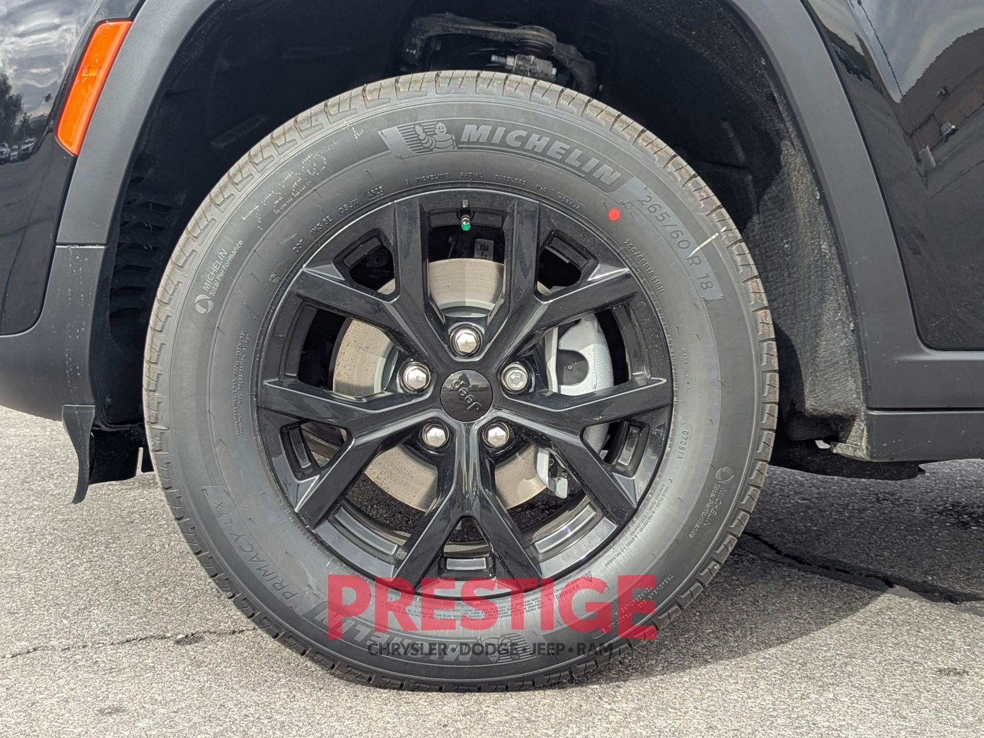 New 2026 Diamond Black Crystal Pearl-Coat Exterior Paint Jeep Altitude image 31