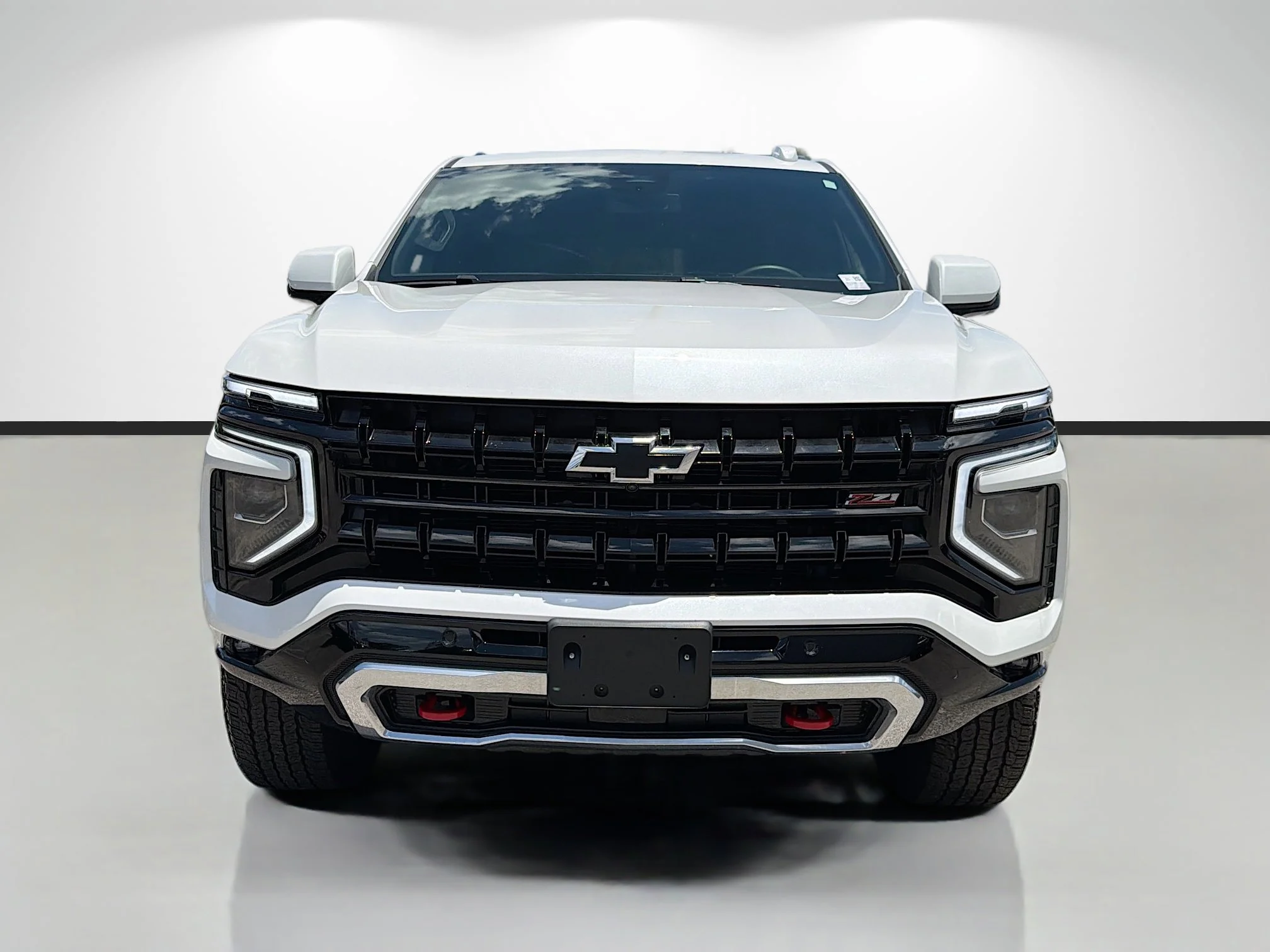 Used 2025 Iridescent Pearl Tricoat Chevrolet Z71 image 8