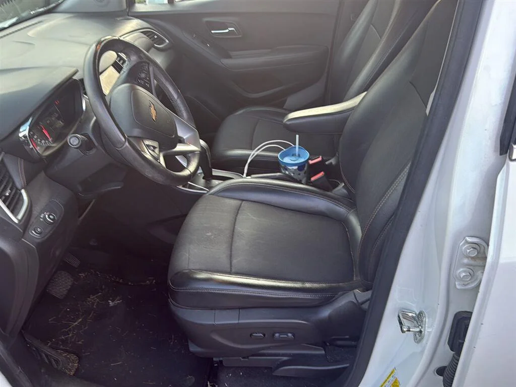 Used 2018 Summit White Chevrolet LT image 5