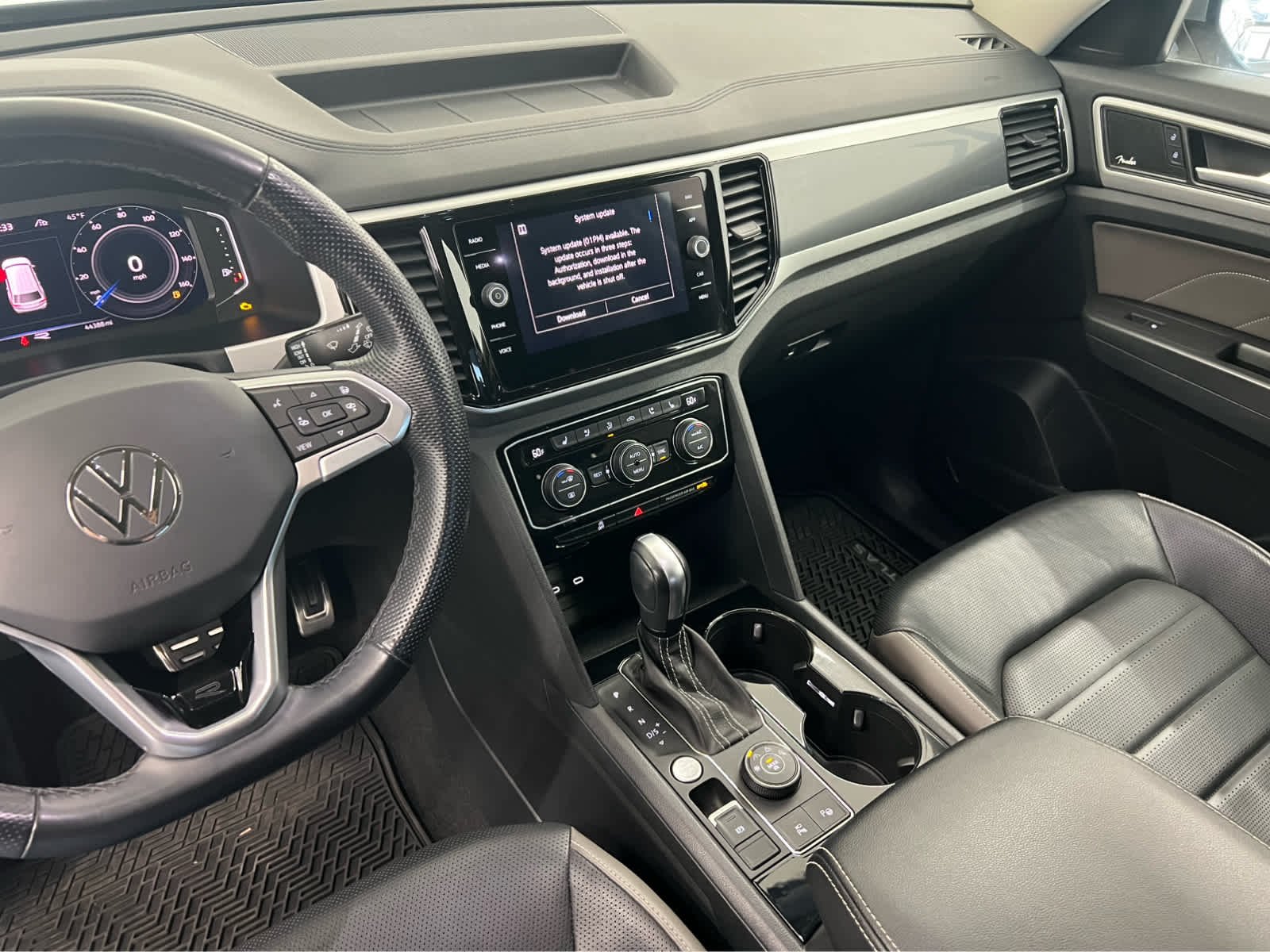 2023 Volkswagen Atlas SEL Premium R-Line - Photo 20