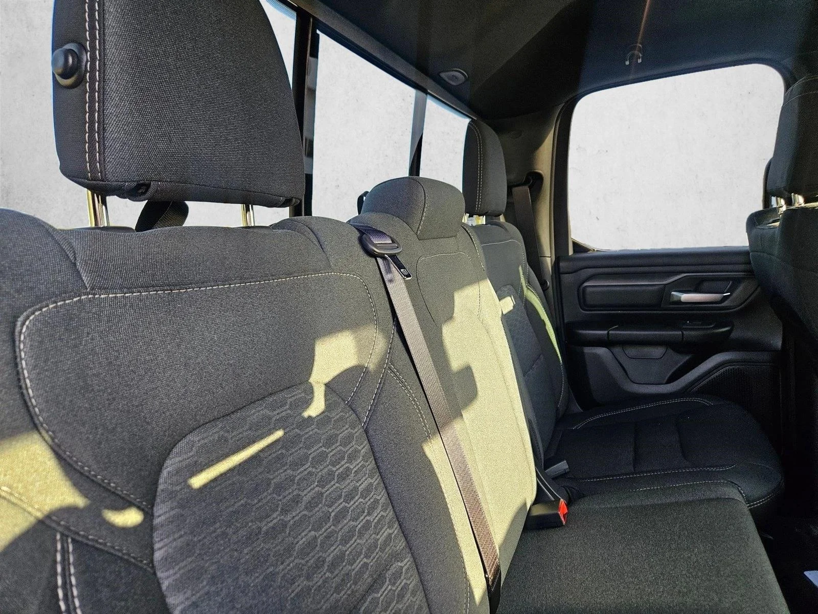 New 2026 Diamond Black Crystal Pearl-Coat Exterior Paint RAM Tradesman image 19