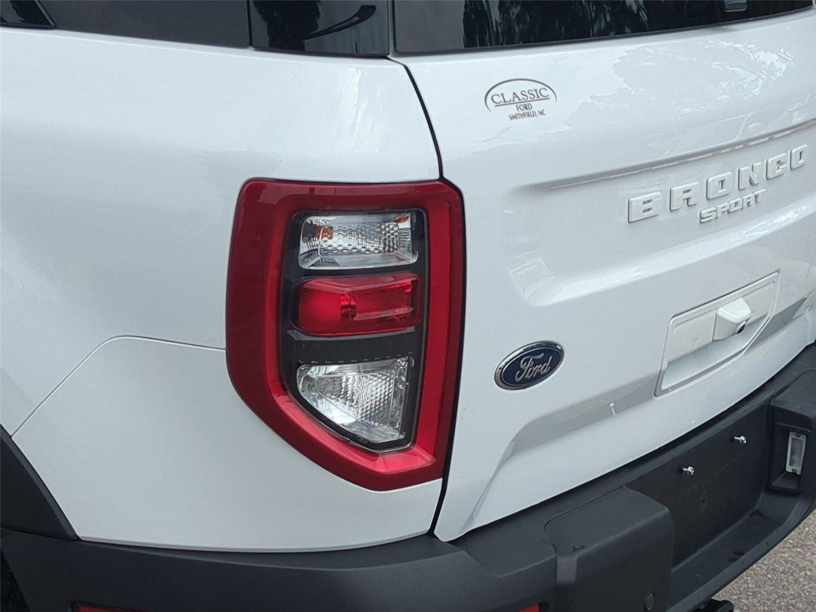 Used 2025 Oxford White Clearcoat Ford Outer Banks image 12