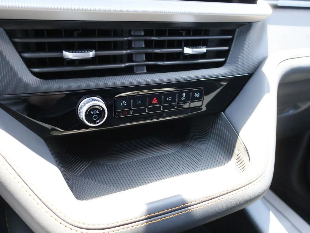 New 2026 Star White Metallic Tri-Coat Ford Tremor® image 39