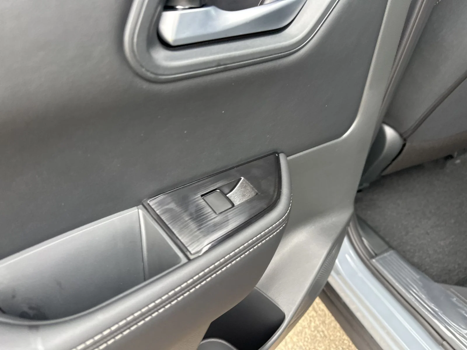 New 2026 Boulder Gray Pearl Nissan SV image 21