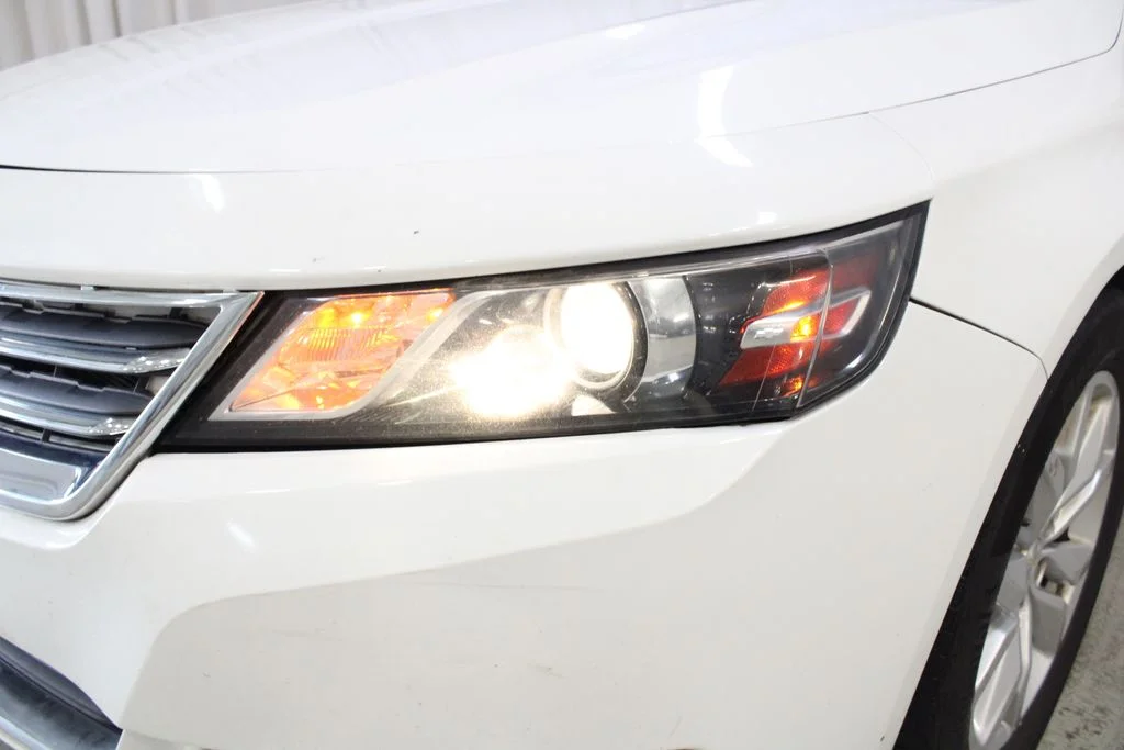 Used 2018 White Chevrolet LT image 33