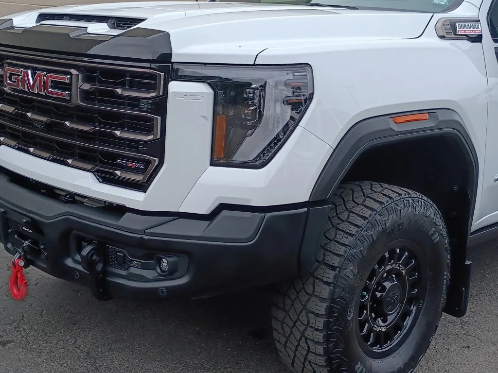 Used 2025 White GMC AT4X image 11