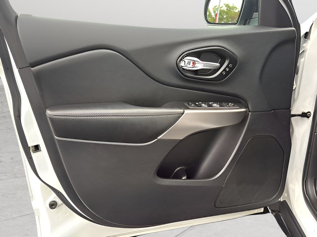 Used 2022 White Jeep Limited image 9