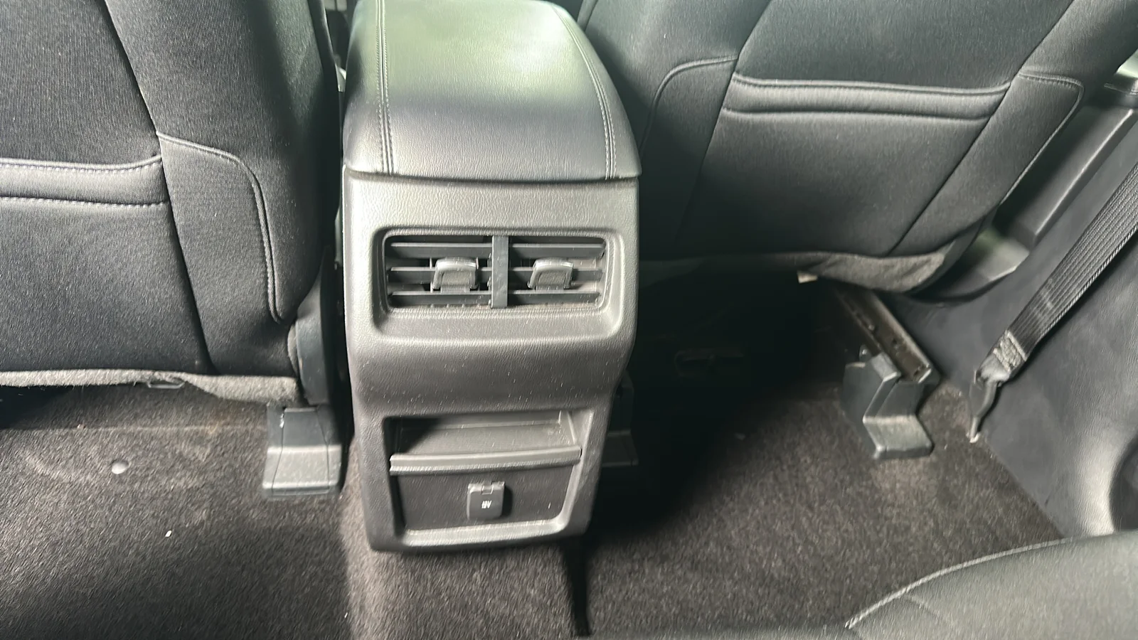 Used 2018 Black Ford SE image 21