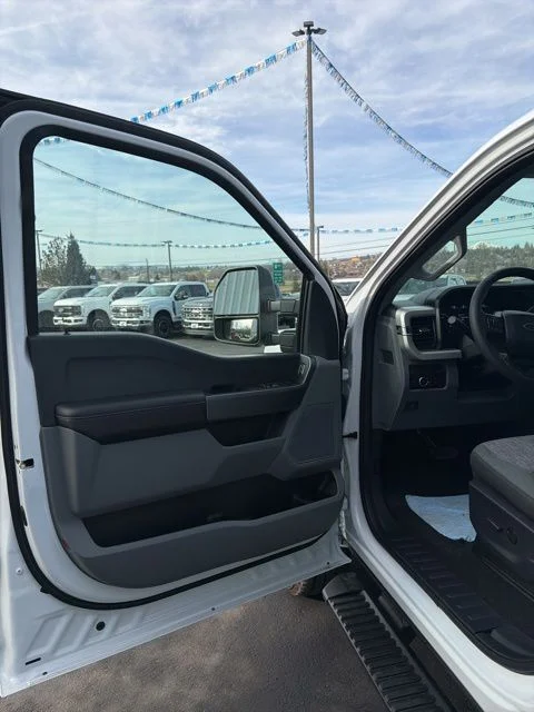 2025 Ford F-350 Super Duty XLT - Photo 11