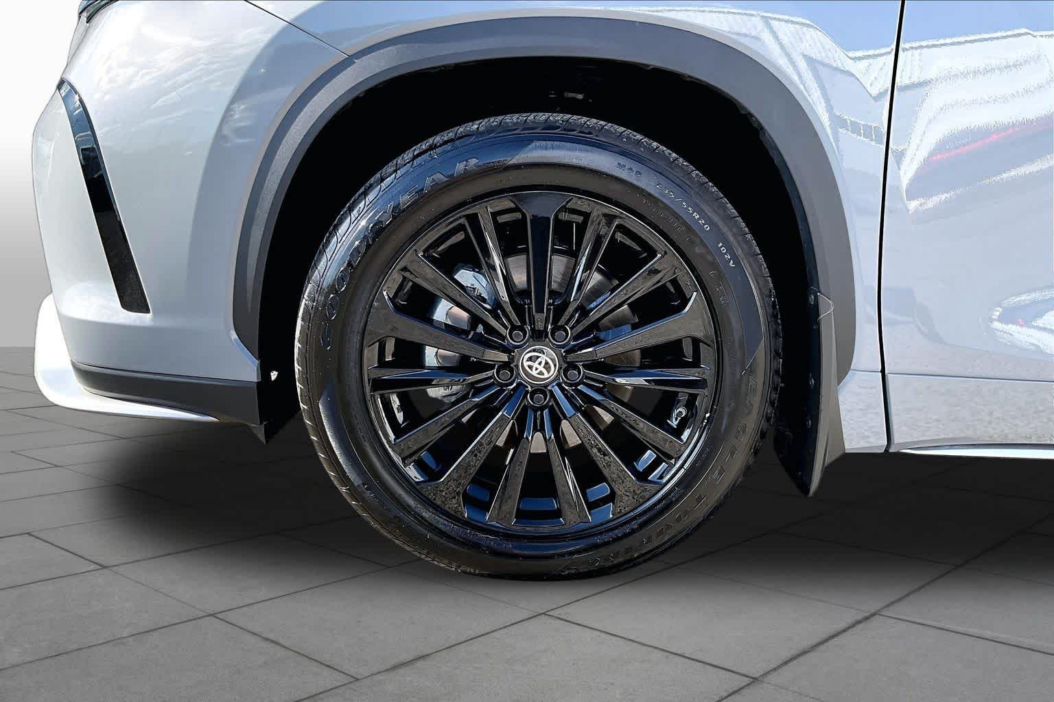 Used 2025 Cement Toyota XSE image 11
