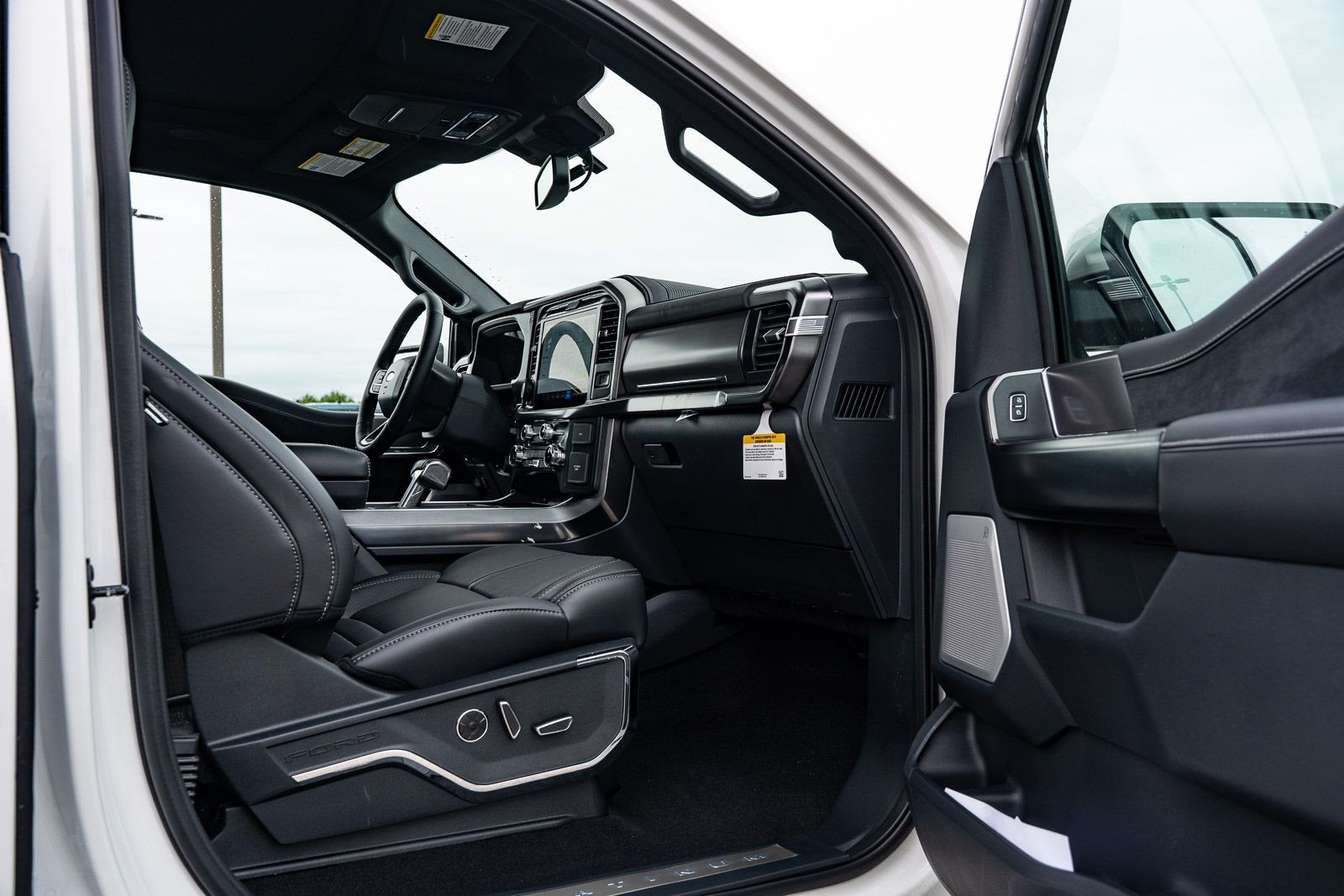 New 2026 Star White Metallic Tri-Coat Ford Platinum® image 8