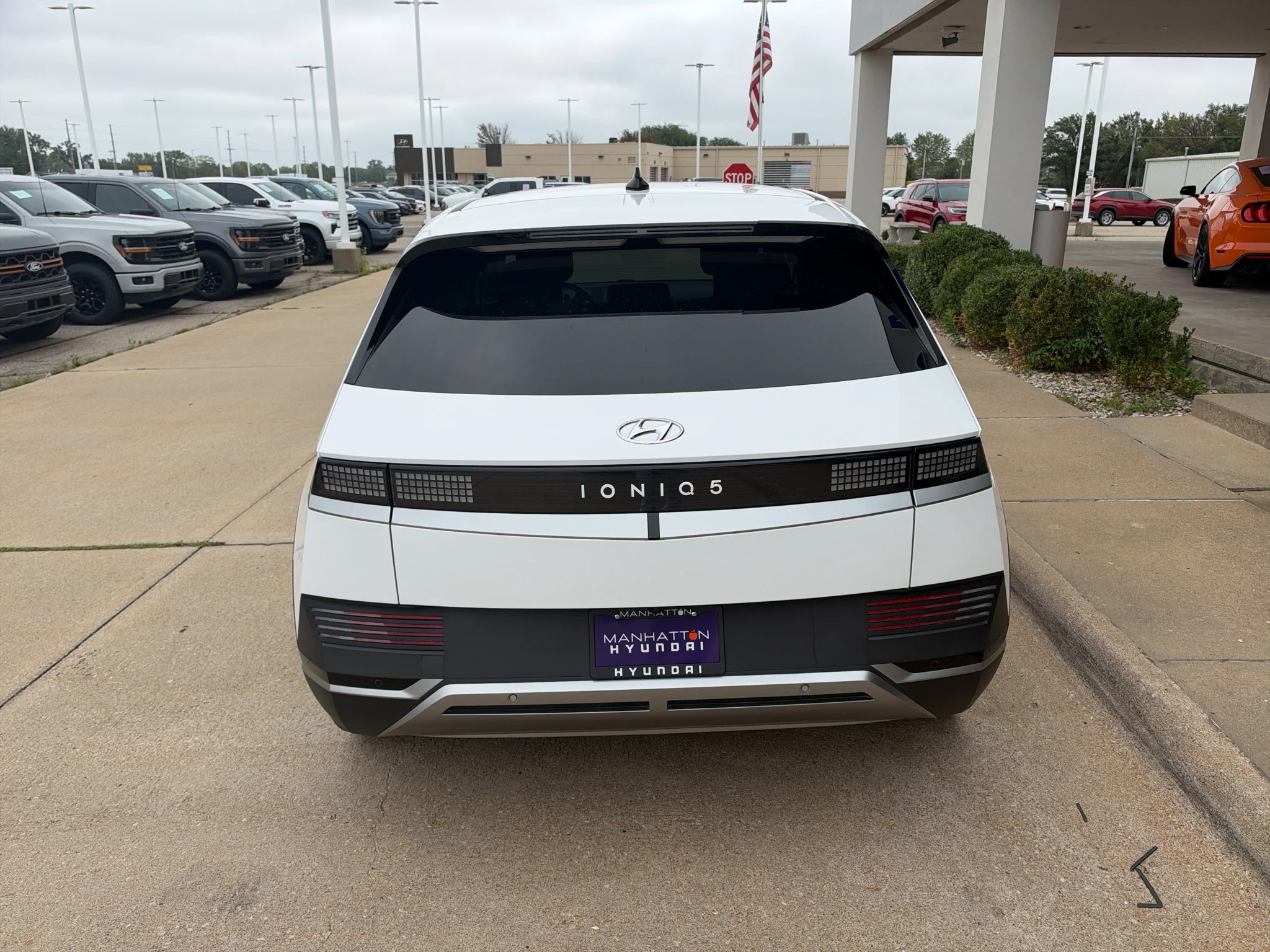 Used 2024 Atlas White Hyundai SEL image 6