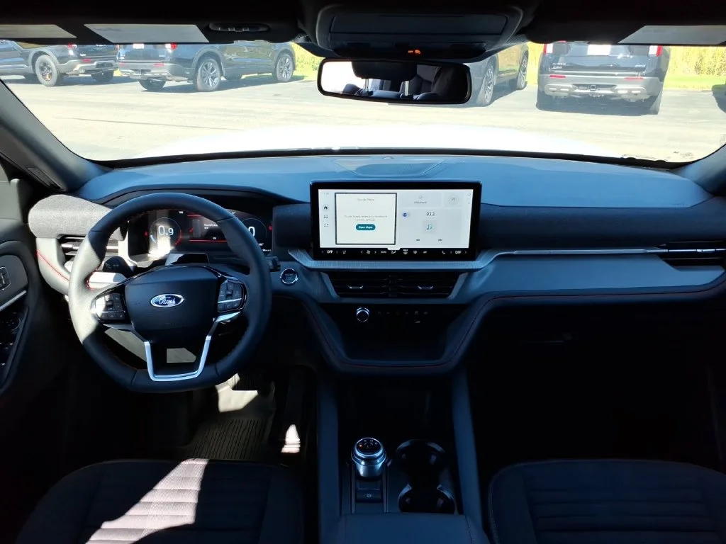 2026 Ford Explorer ST-Line - Photo 14