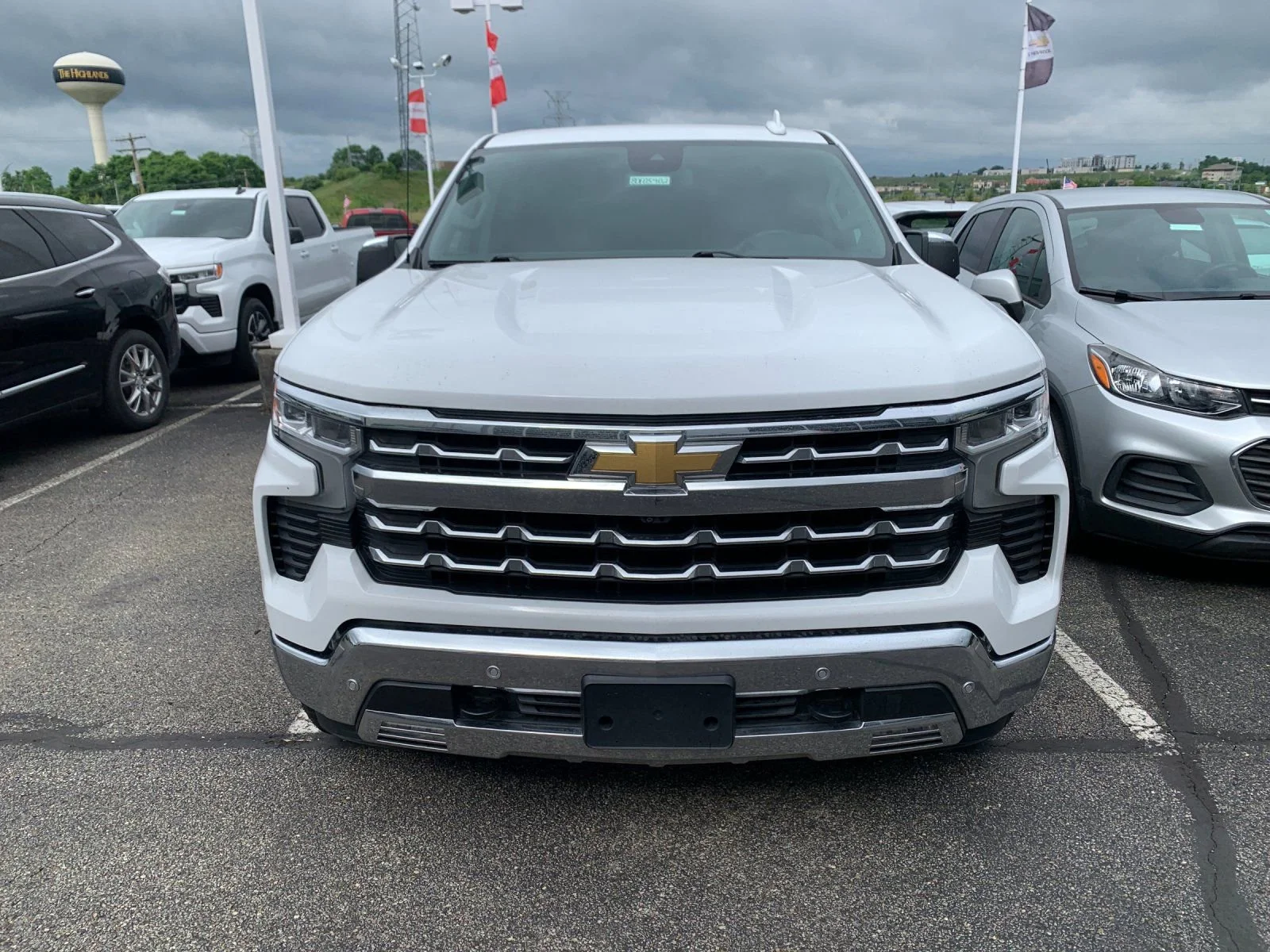 Used 2023 Summit White Chevrolet LTZ image 5