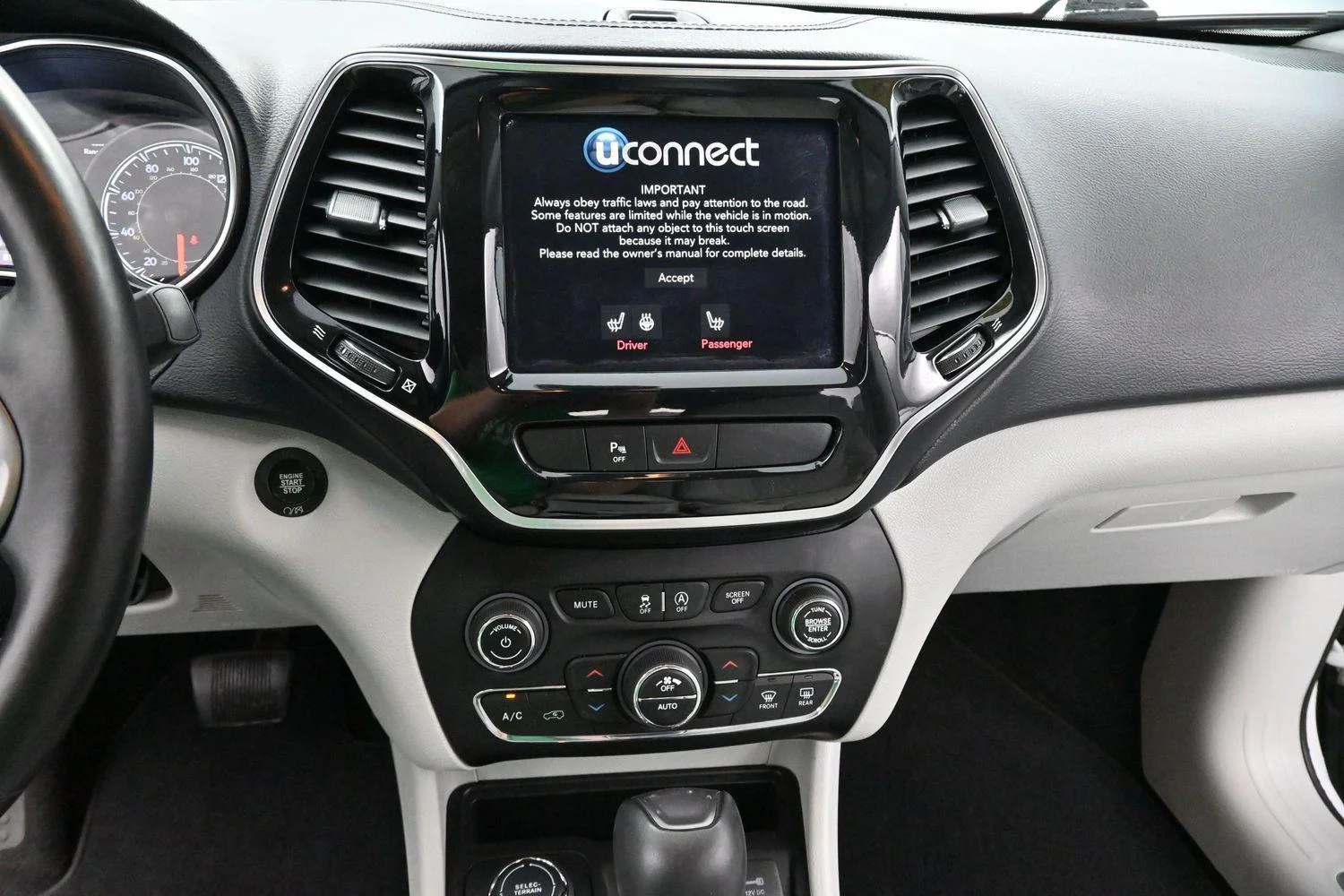 Used 2019 Bright White Clearcoat Jeep Limited image 20