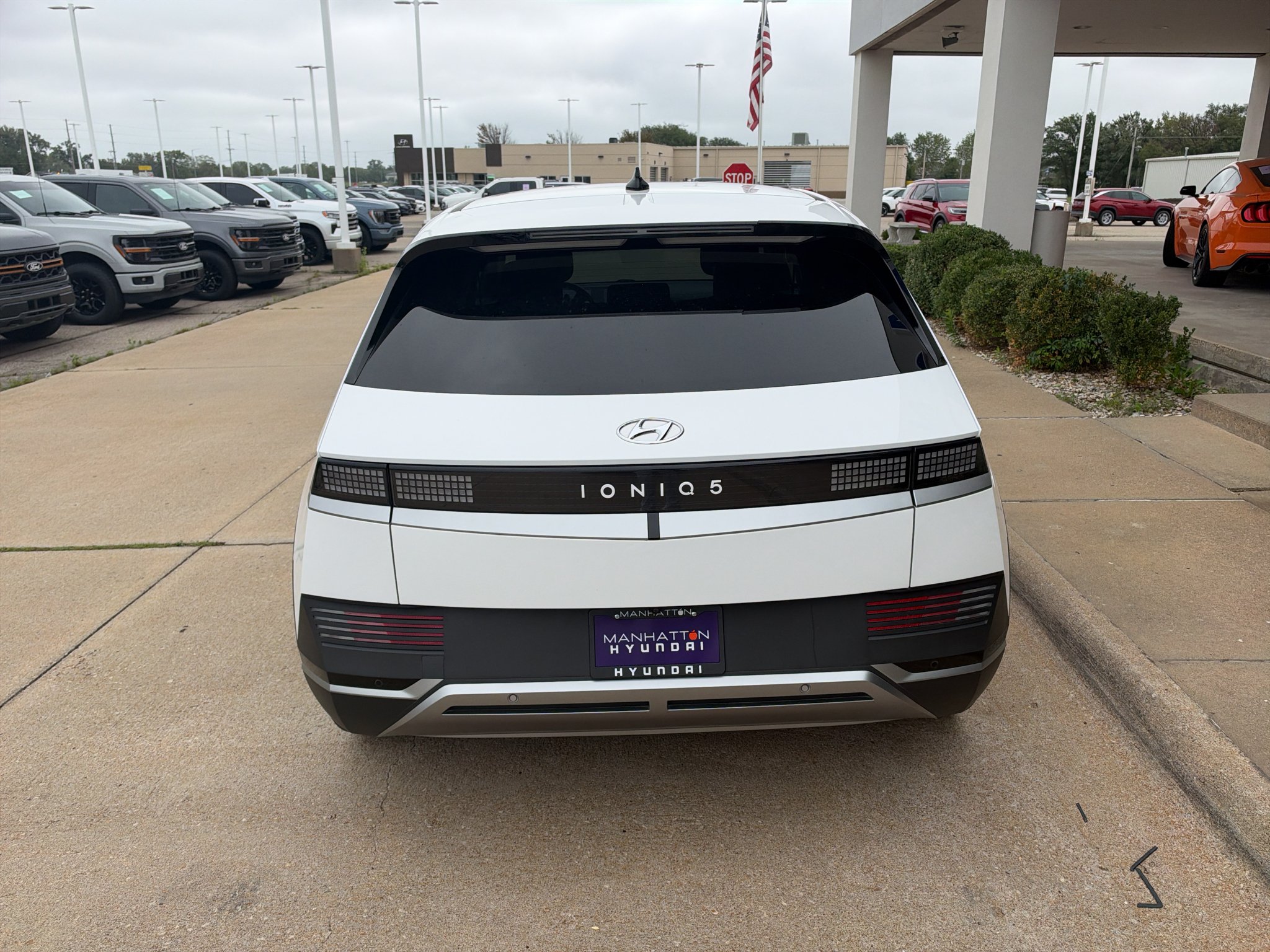 Used 2024 Atlas White Hyundai SEL image 6