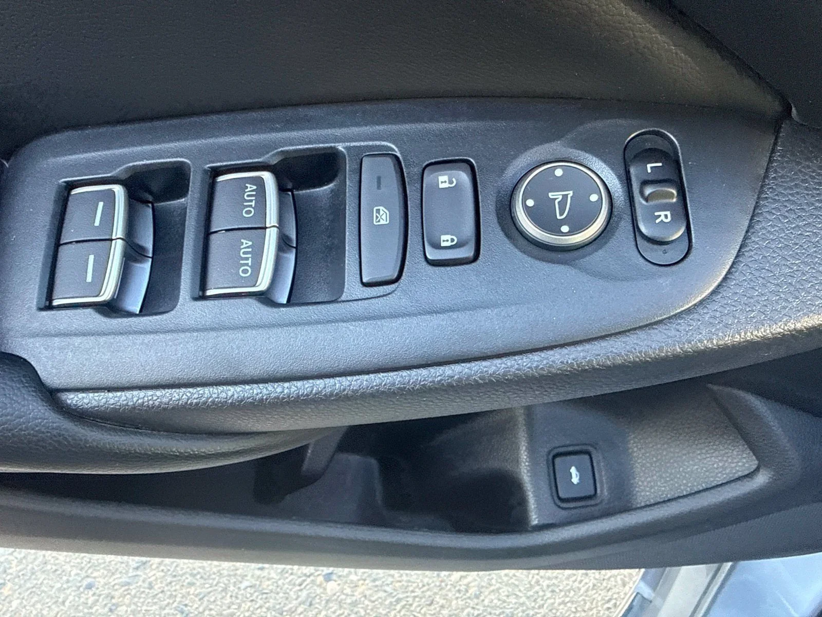 Used 2018 Silver Honda EX-L 1.5T image 12