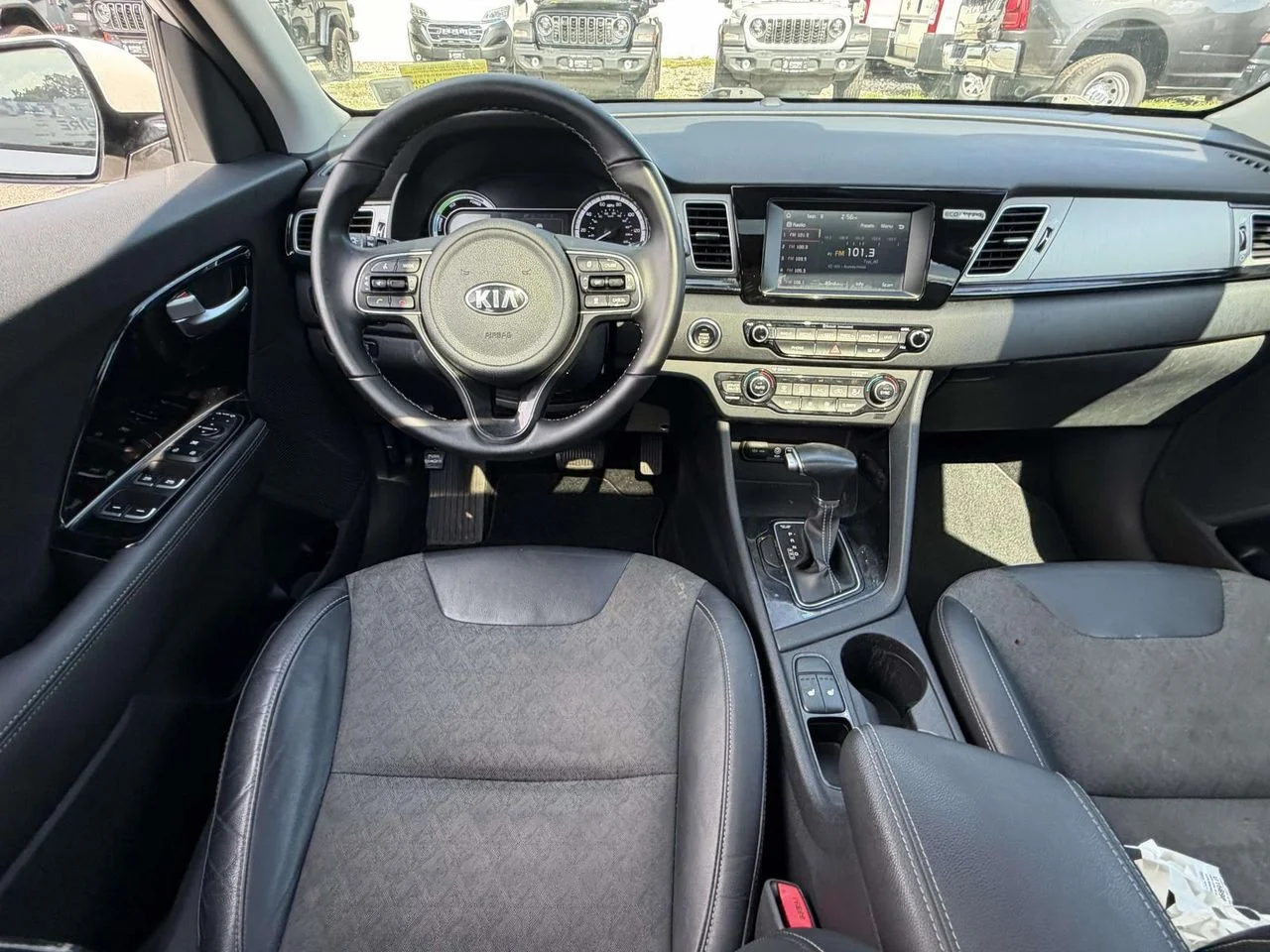 Used 2017 Snow White Pearl Kia EX image 20
