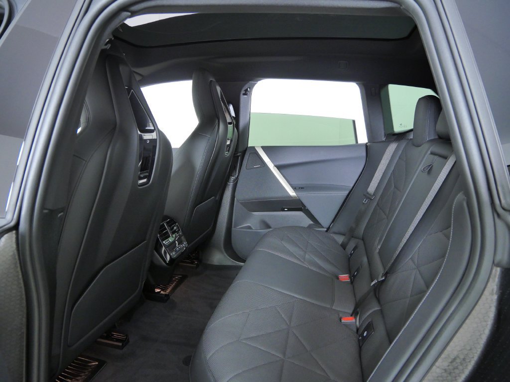 Used 2024 Black BMW xDrive50 image 29