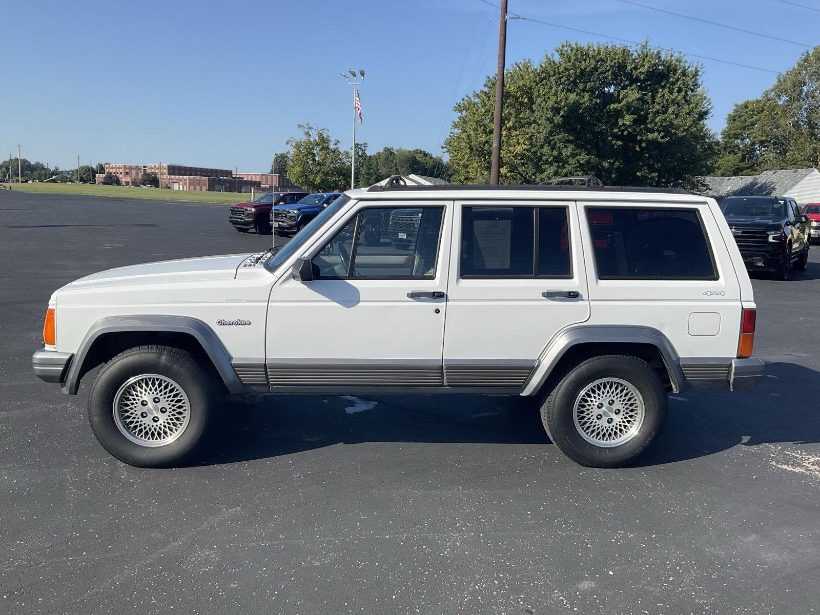 Used 1995  Jeep Country image 4