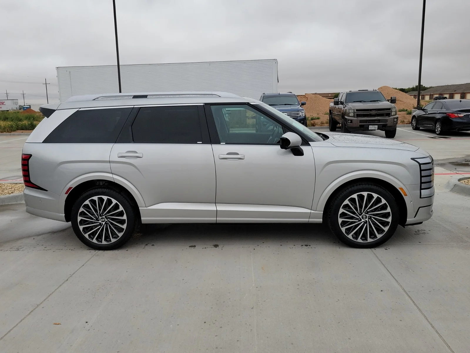 New 2027 Shimmer Silver Hyundai Calligraphy 4dr All-Wheel Drive image 5