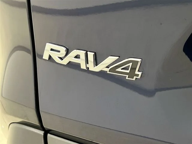 2024 Toyota RAV4 XLE - Photo 39
