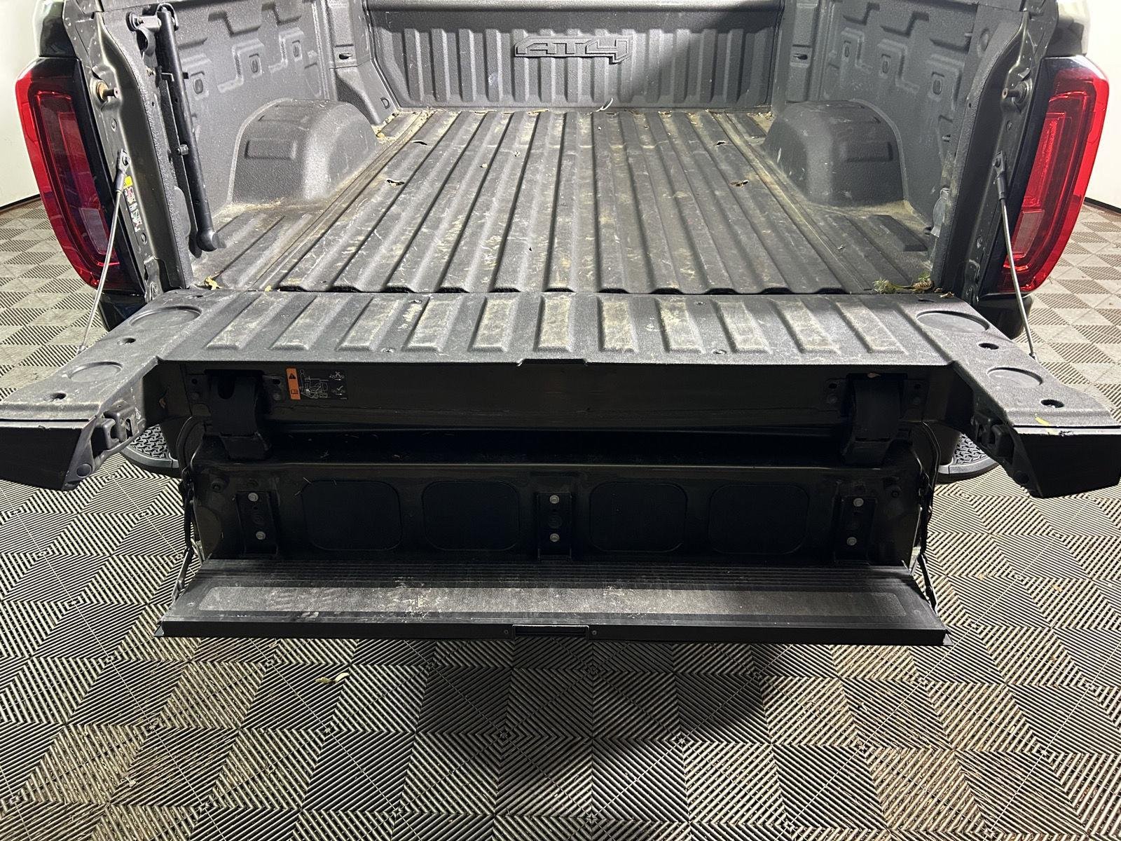 Used 2022 Forest Metallic GMC AT4 image 10
