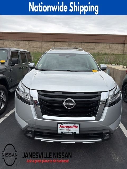 2023 Nissan Pathfinder Platinum 4WD's photo