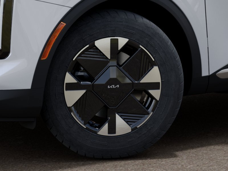New 2027 Snow White Pearl Kia LX image 9