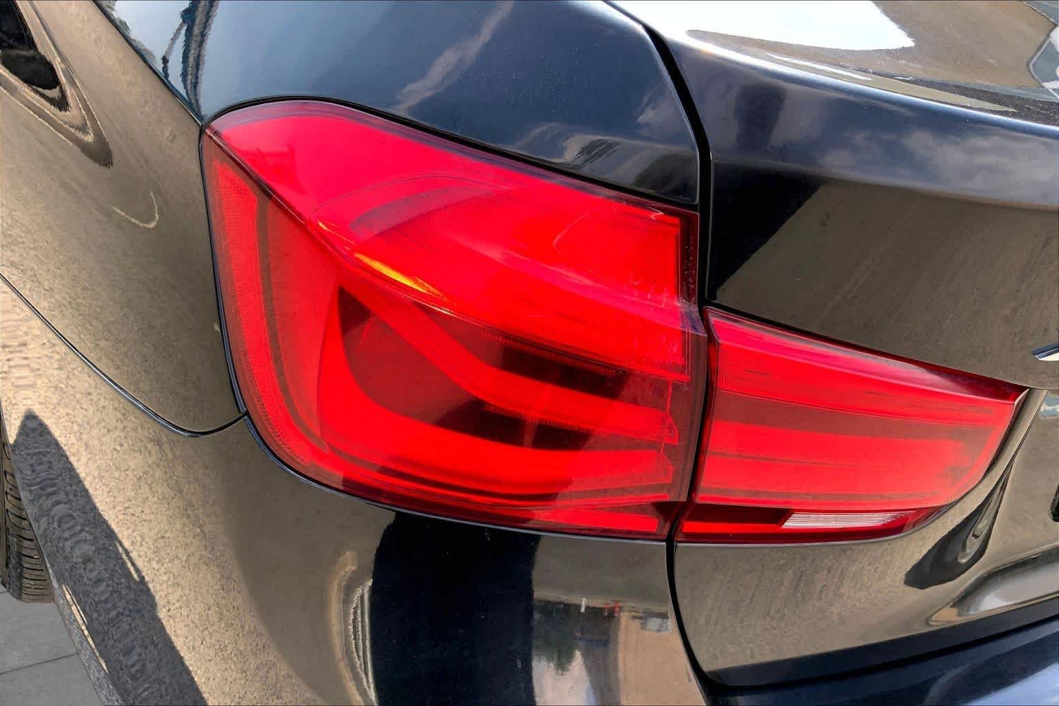 Used 2016 Black Sapphire Metallic BMW 320i xDrive image 28