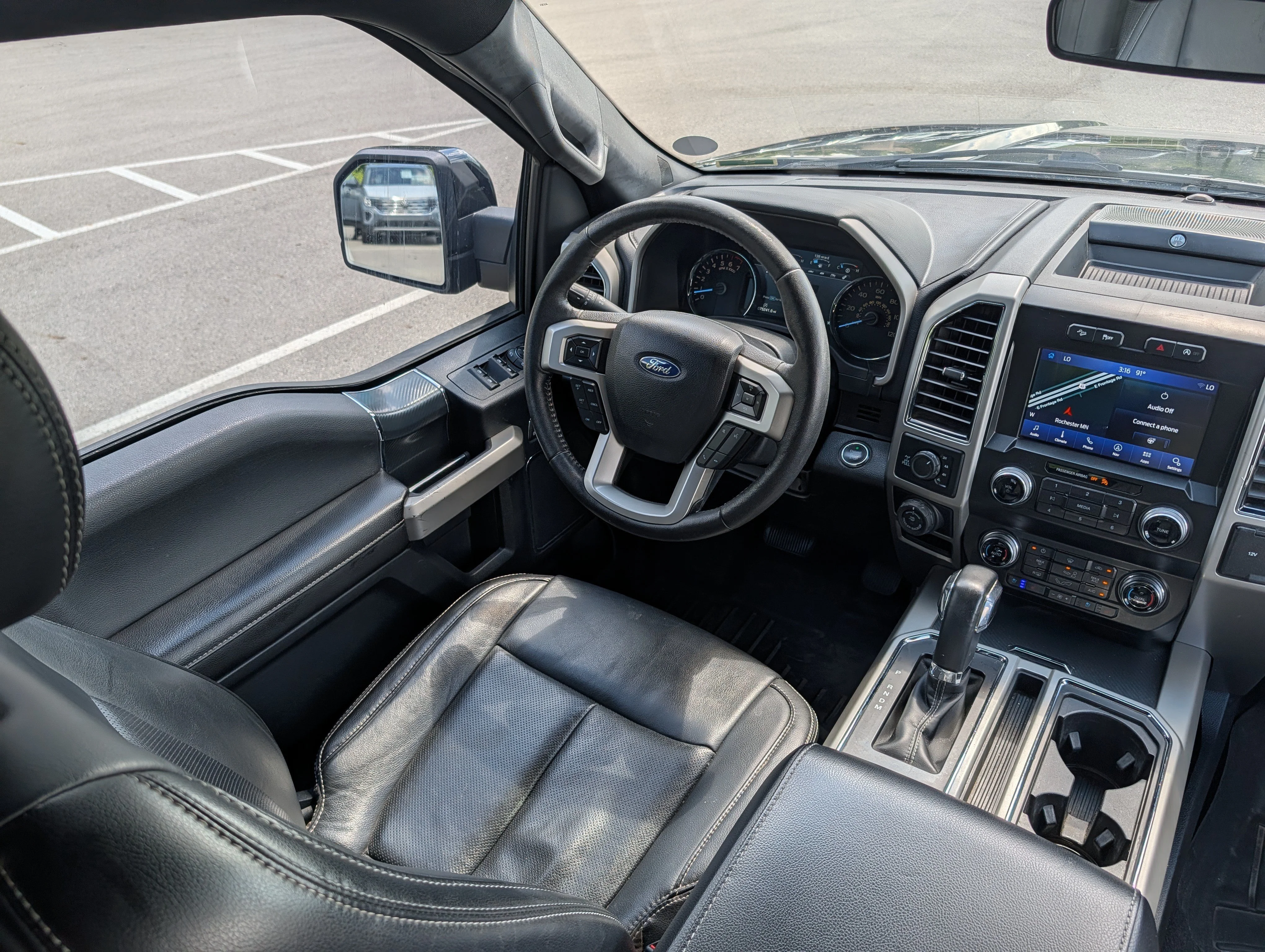Used 2019 Agate Black Metallic Ford LARIAT image 9