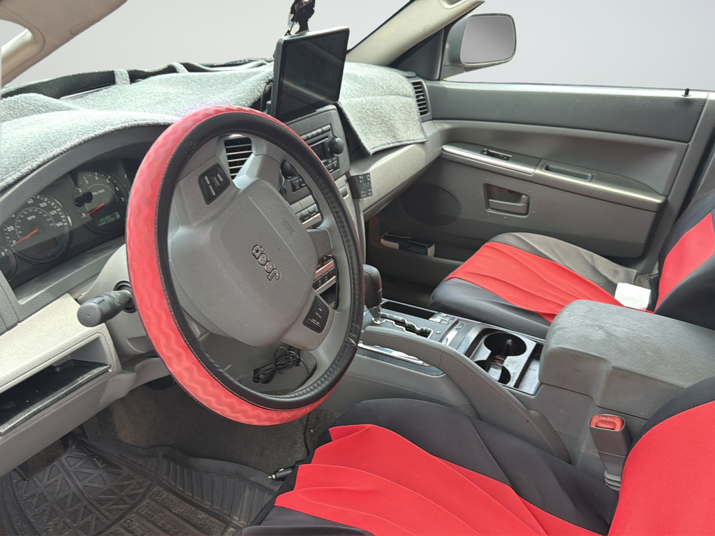 Used 2006 Black Jeep Laredo image 12