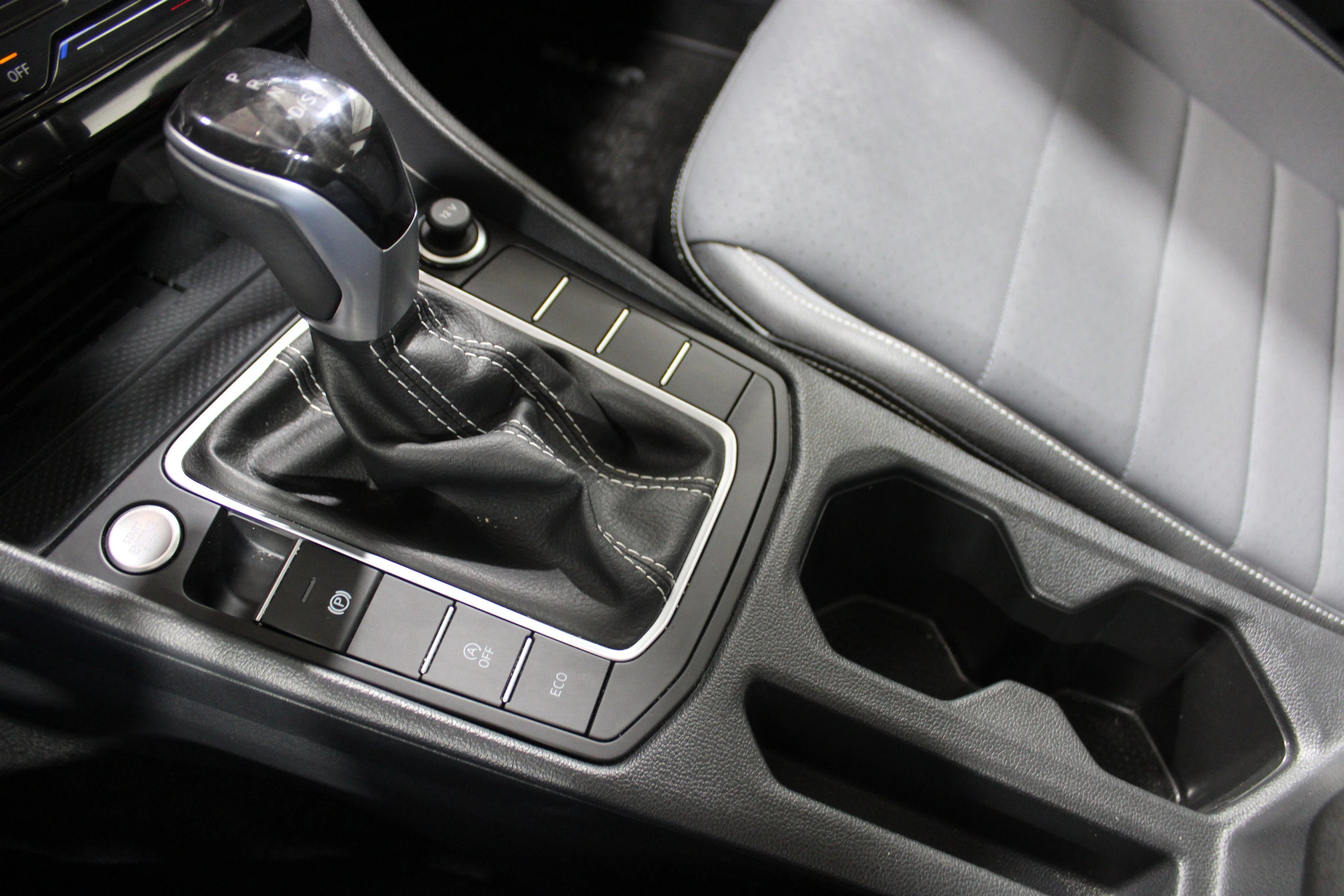2025 Volkswagen Jetta SE - Photo 17