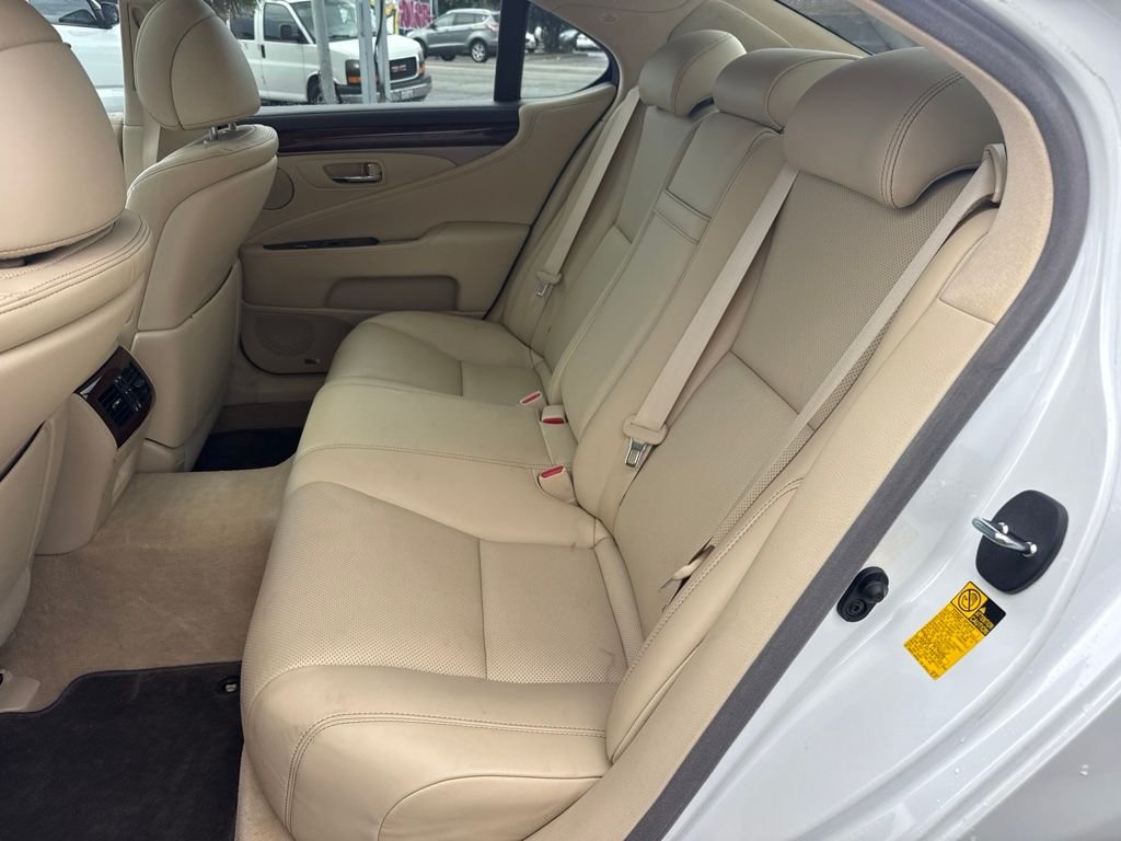 Used 2014 White Lexus 460 image 23